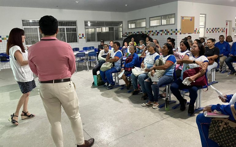 Vigilância Sanitária realiza palestra sobre boas práticas em escola municipal