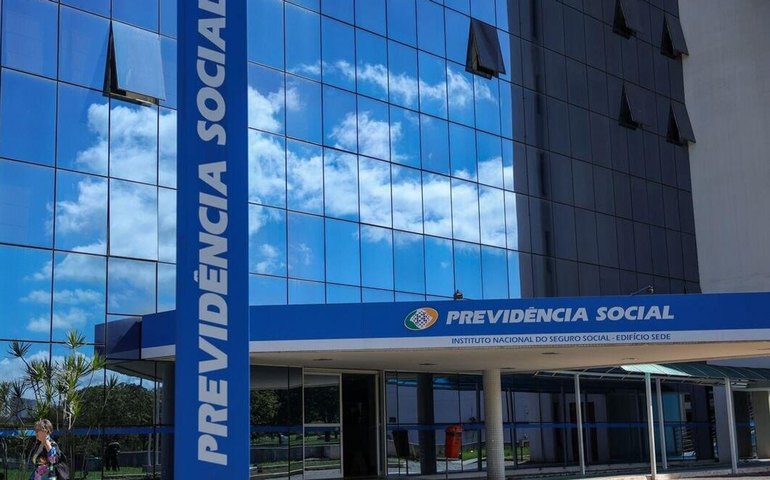 INSS já devolveu R$ 330 milhões a vítimas de descontos indevidos, afirma presidente