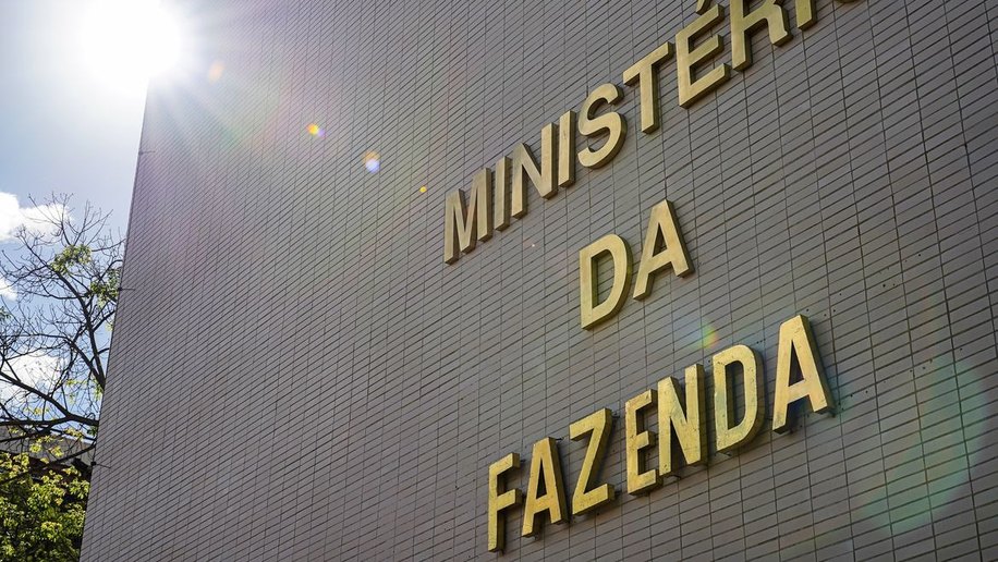 Despesas federais poderão crescer até R$ 168 bilhões em 2026