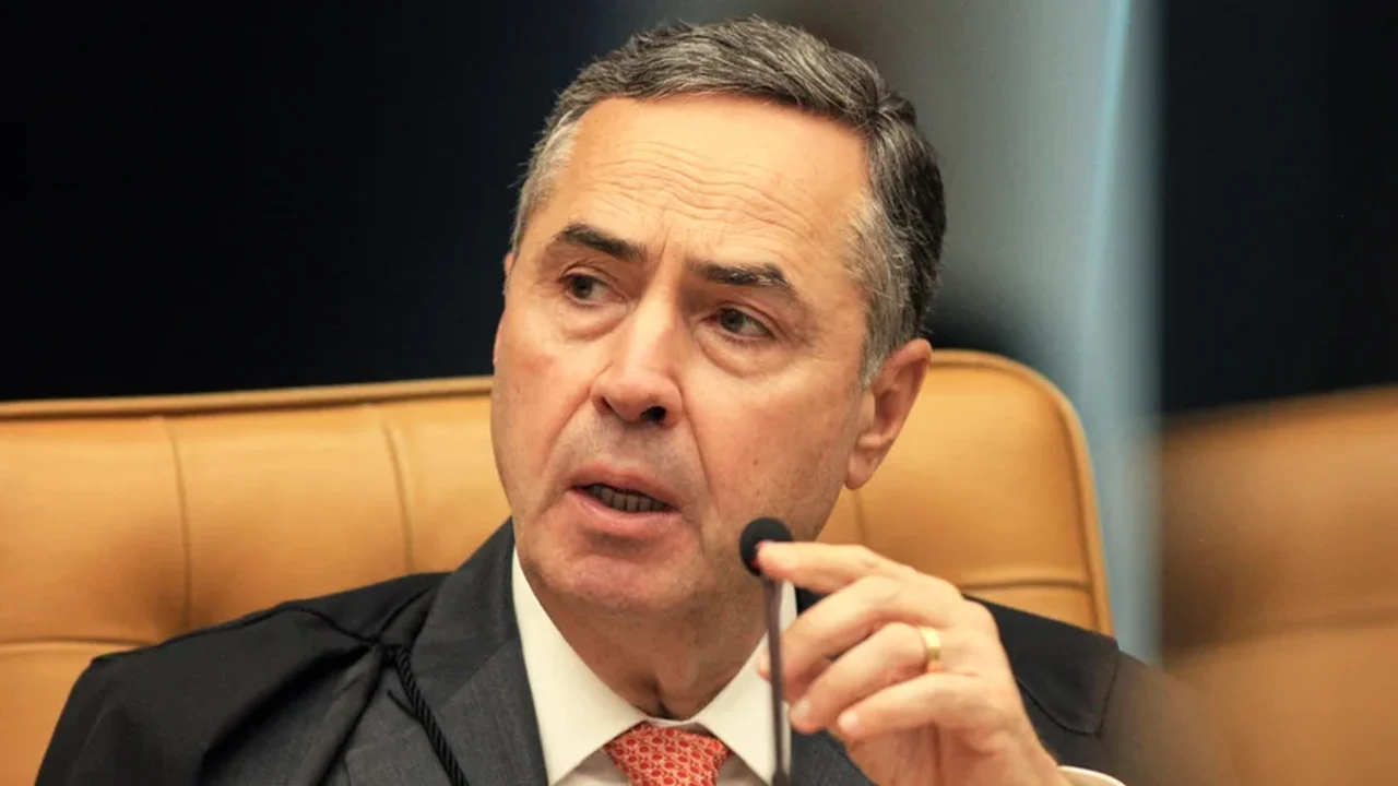 Barroso determina que Hugo Motta informe sobre andamento de projetos sobre licença-paternidade