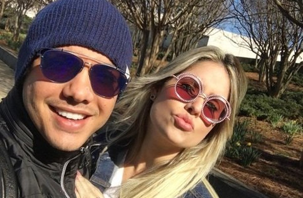 SAFADÃO E ESPOSA 