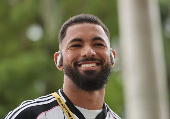 Douglas Luiz deve se reapresentar na Juventus na próxima semana