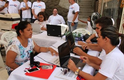 Seduc realiza busca ativa para garantir matrícula dos moradores da Grota do Pau D'Arco 