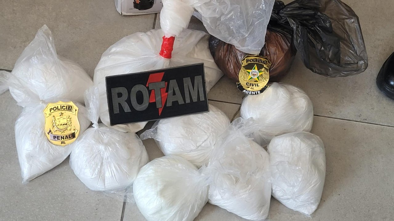  Polícia Militar apreende 24,5 Kg de drogas em bairros de Maceió 