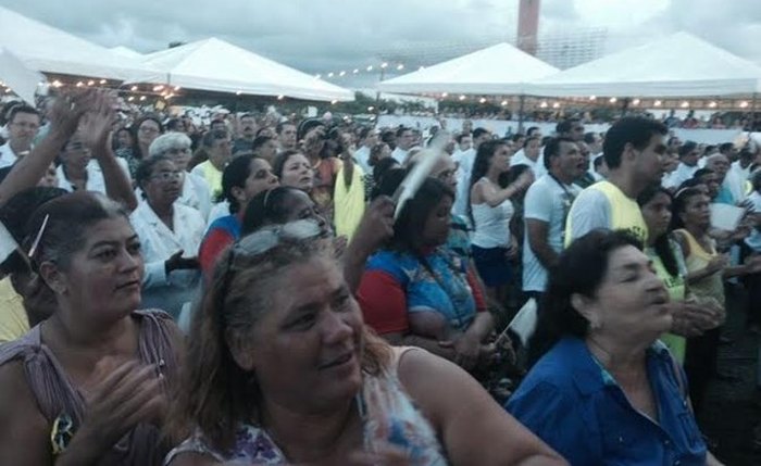 Mais de 10 mil se reúnem em Maceió para celebrar canonização de Papas