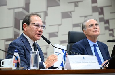 Em audiência na CAE, senadores cobram transparência sobre situação do BRB
