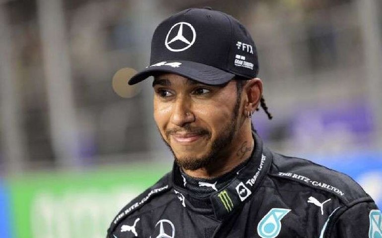 Chefe da Mercedes garante permanência de Hamilton na equipe após 2023