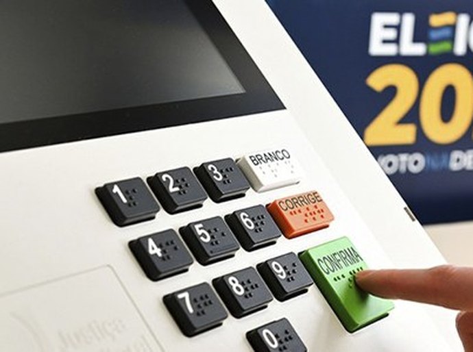 Urna eletrônica ganha nova interface para tornar votação mais acessível e intuitiva