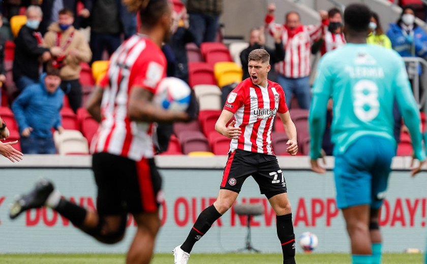 Brentford ganha playoff do Swansea e volta à elite da Inglaterra após 74 anos