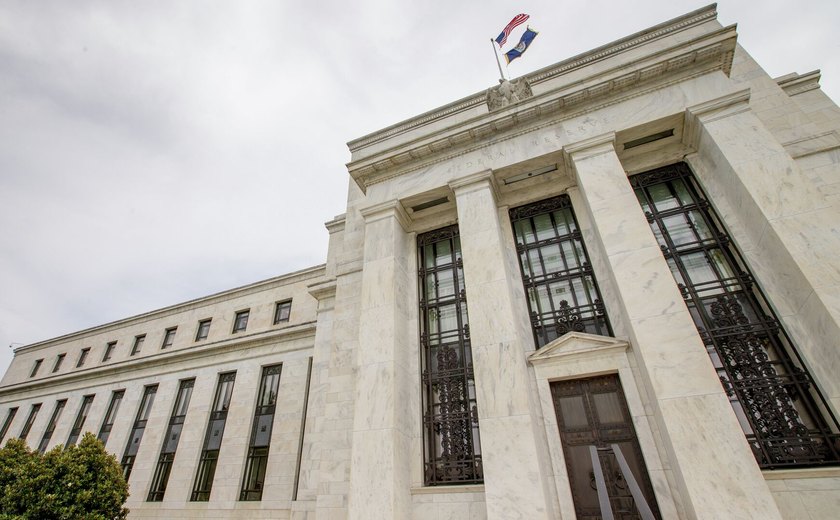 FED reduz previsão de crescimento econômico dos EUA e diz que tarifas de Trump 'pressionam inflação'