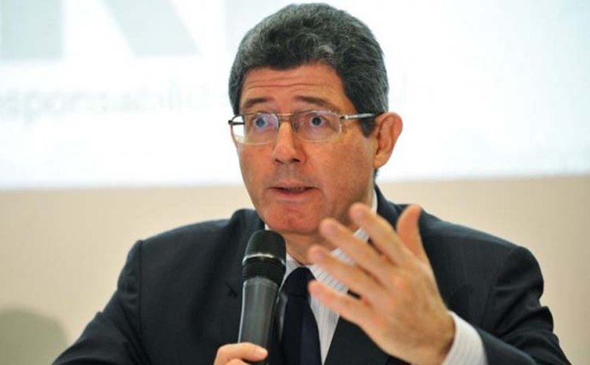 Joaquim Levy diz que chega ao fim de 2015 preocupado com a situação do país