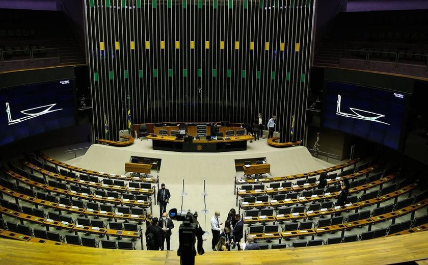 Piso salarial para assistentes sociais é aprovado em comissão e avança na Câmara dos Deputados