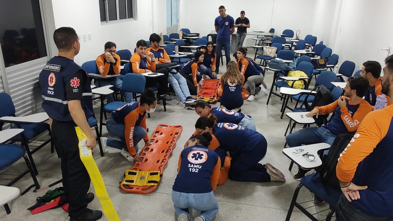 Samu capacita acadêmicos de medicina do Cesmac em estágio curricular em urgência e emergência