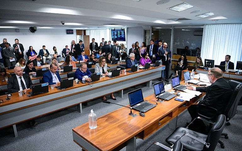 CE pode concluir votação de projeto por segurança nas escolas