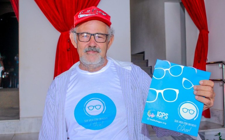 Mais 195 óculos são entregues para pessoas carentes em Penedo