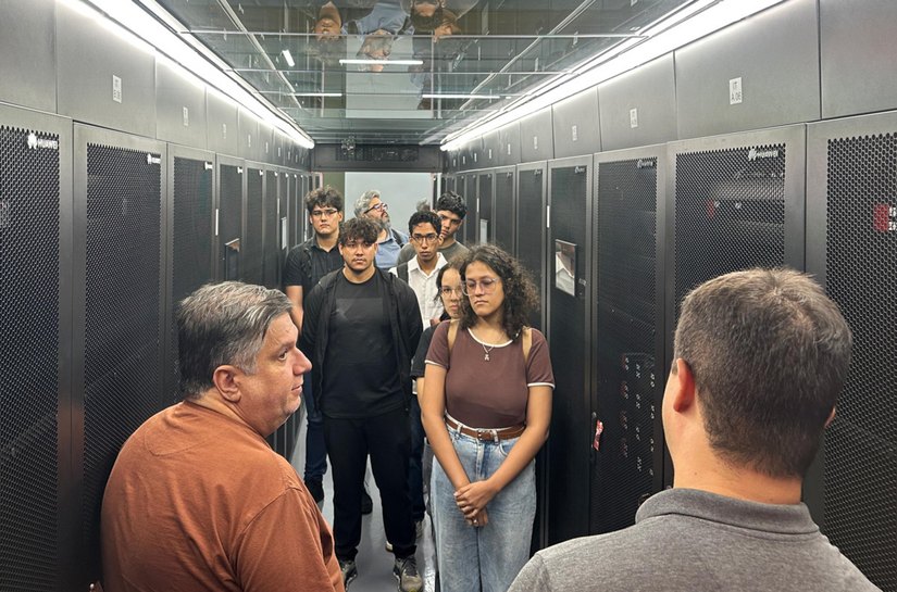 Estudantes da Uncisal visitam a sede do Itec e conhecem estrutura do Data Center
