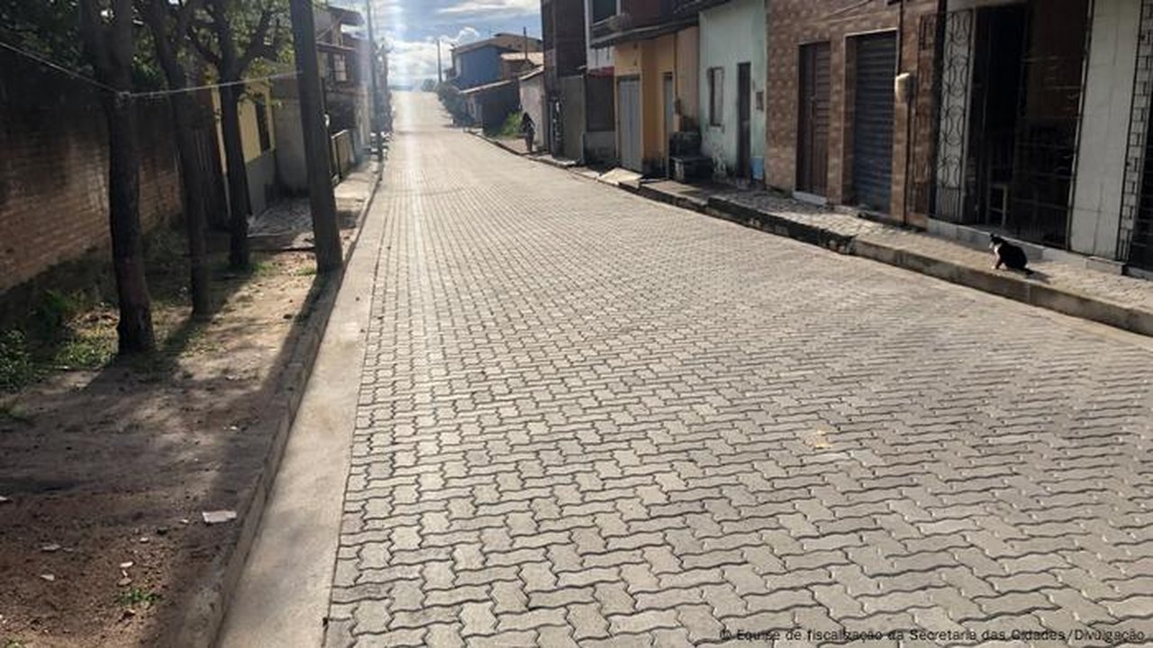 Enquanto regiões do Nordeste trocam asfalto por concreto para reduzir calor, municípios de Alagoas vão na contramão com cidades mais quentes