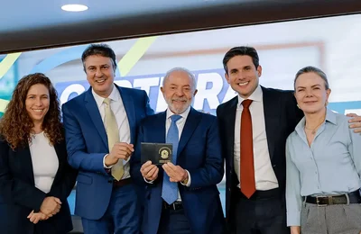 Lula sanciona lei que cria Carteira Nacional do Professor