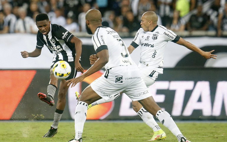 Botafogo sai na frente, leva empate do Ceará e volta a tropeçar como mandante