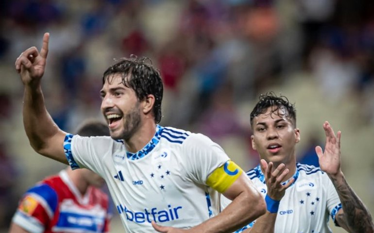 Cruzeiro ganha fora de casa, embala no Brasileirão e amplia crise no Fortaleza