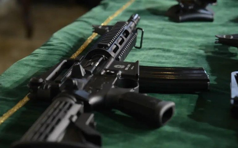 Polícia Militar do RJ apreende 500 fuzis em 2025 em ações contra o crime organizado