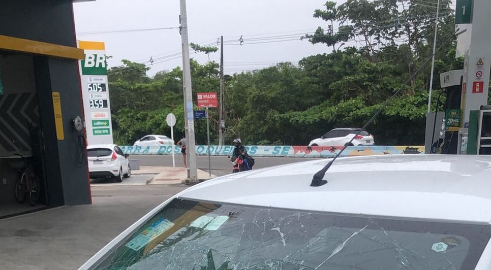 Confusão no trânsito termina com motorista agredido e outro preso na Barra dos Coqueiros