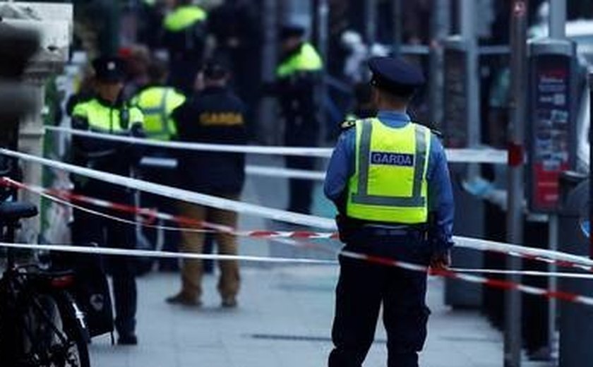 Ataque com faca deixa cinco feridos em Dublin após protesto nacionalista de extrema direita