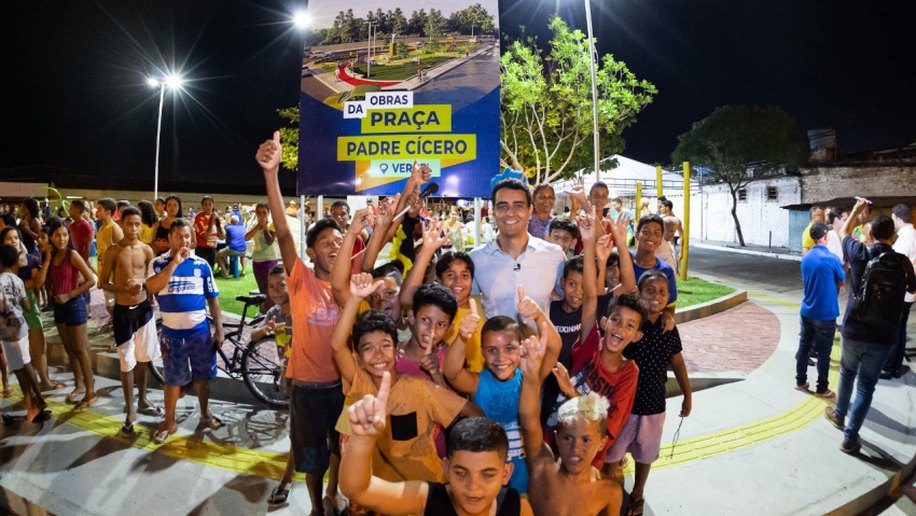 Prefeito JHC entrega Praça Padre Cícero totalmente reformada, no Vergel