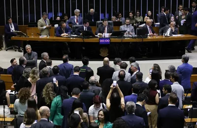 Alcolumbre marca votação da PEC pelo fim da 6x1 para quarta-feira, 14