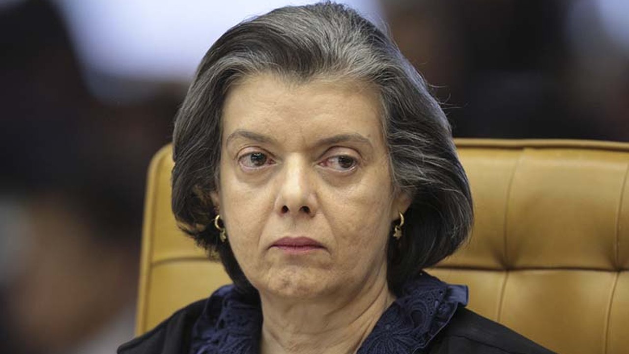 Ministra Cármen Lúcia destaca preconceito contra mulher na magistratura