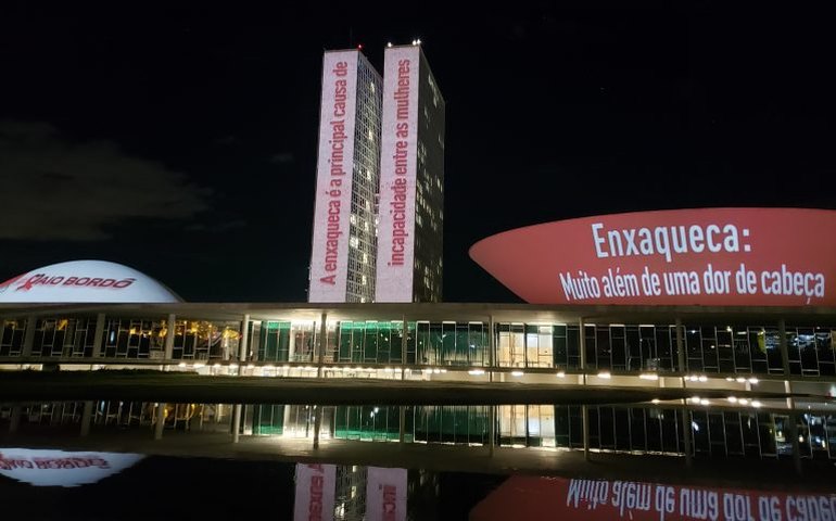 Congresso Nacional exibe projeção de frases para alertar sobre dores de cabeça