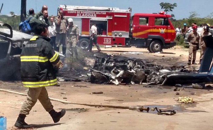 Quatro militares morrem na queda de helicóptero em Maceió
