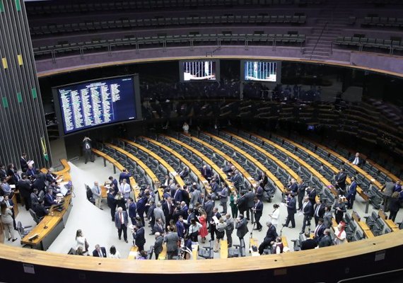 Deputados aprovam urgência para projeto que invalida delação premiada de réu preso; acompanhe