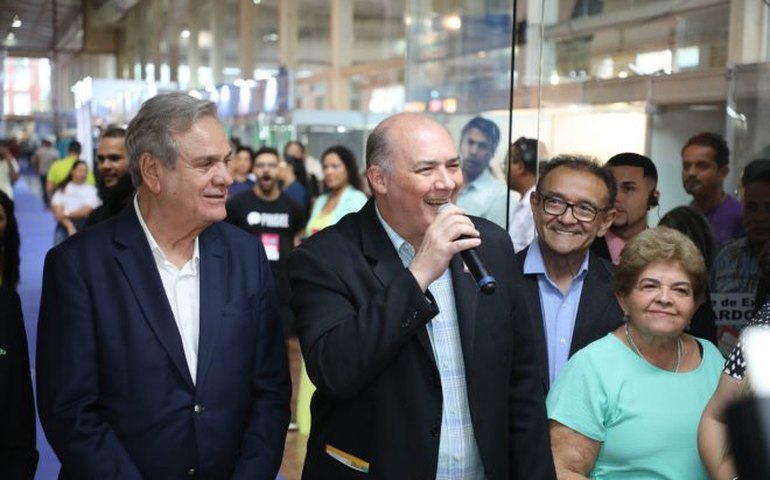 Emoção e alegria marcam cerimônia de abertura da Bienal de Alagoas