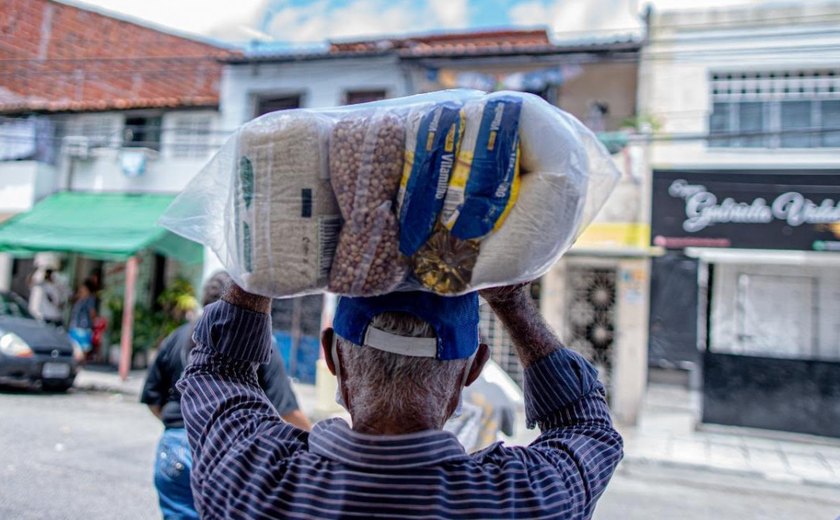 CUFA: Prefeito Júlio Cezar corta transporte para doação de cestas básicas