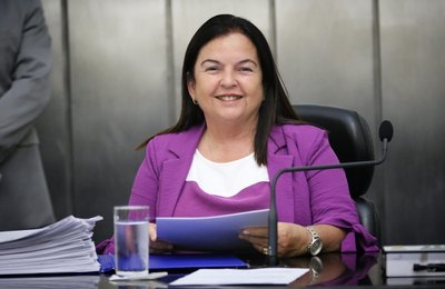 Sancionada lei de Fátima Canuto que assegura direito de mães amamentarem durante provas de concursos