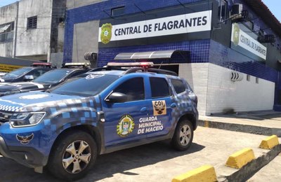 Guarda Municipal conduz homem com moto roubada até a Central de Flagrantes