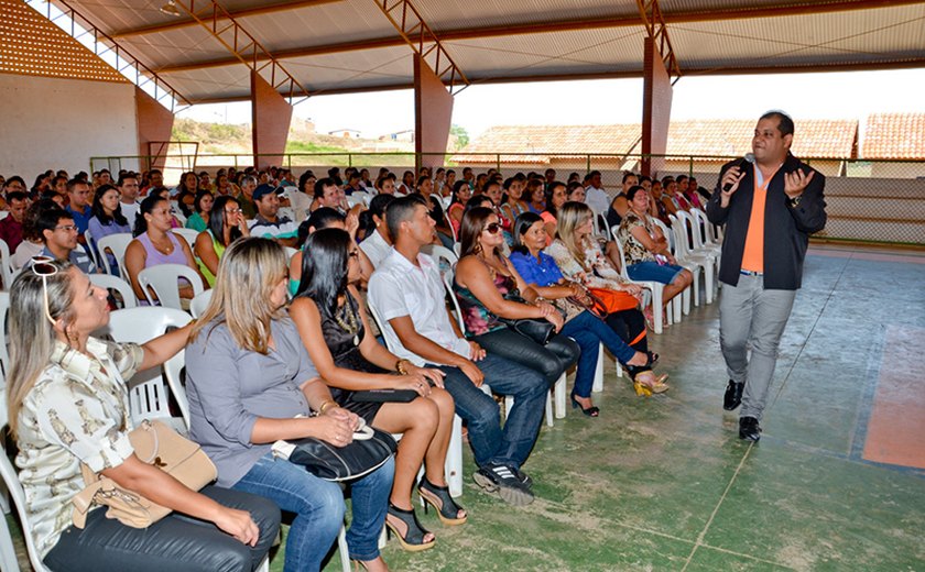 Professores de Limoeiro de Anadia participam de atividades voltadas ao planejamento bimestral