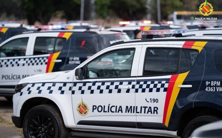 Mulher liberta vizinha de cárcere privado após encontrar cão da vítima perdido na rua, no DF