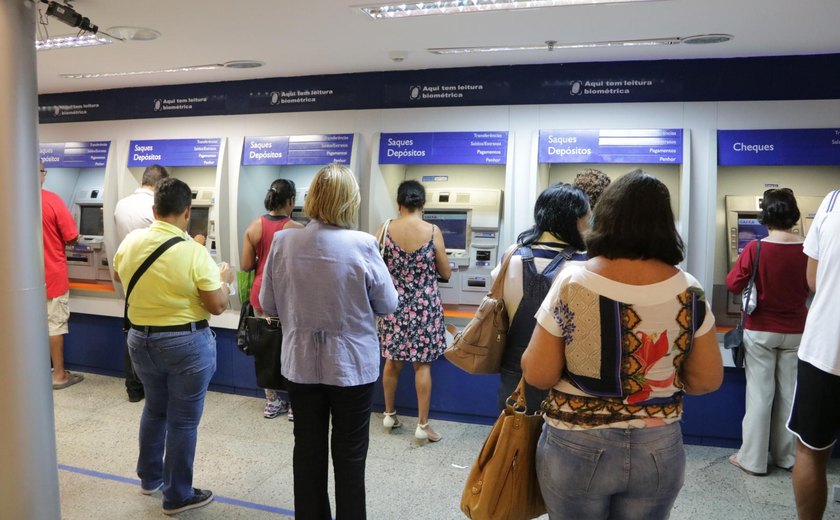 Governo de Alagoas libera salários de abril nesta sexta-feira (29)