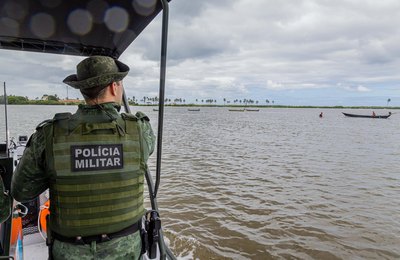 PM-AL flagra pesca predatória na Lagoa Manguaba