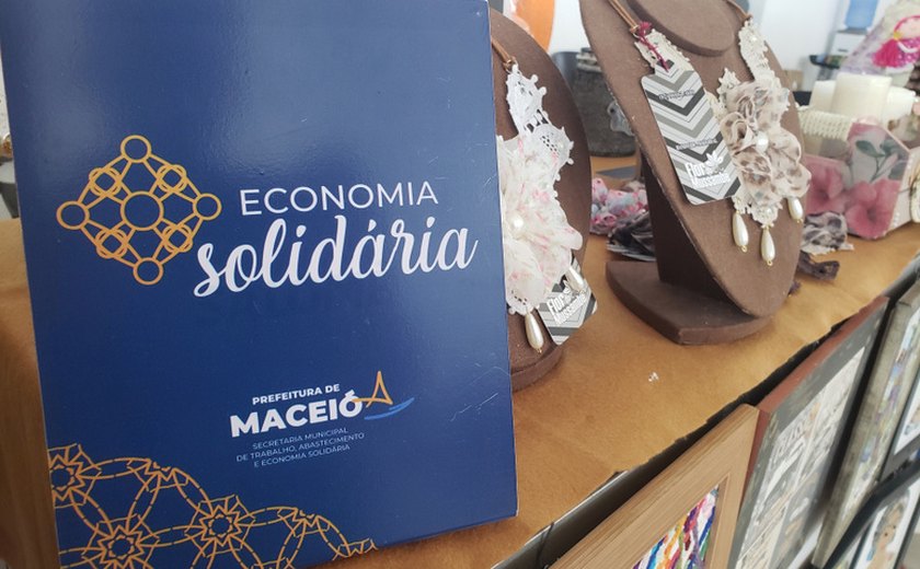 Artesanato de empreendimentos solidários chamam atenção de turistas no porto de Maceió