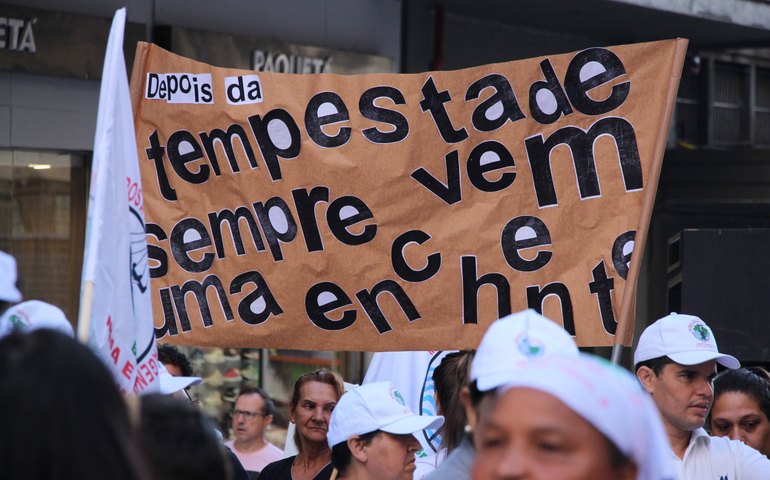 Dois anos após enchentes no RS, audiência pública debate direitos das famílias atingidas