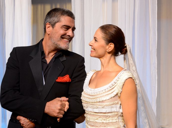 Junno Andrade retorna aos palcos onde contracena com Bianca Rinaldi na comédia “Casa, Comida e Alma Lavada”