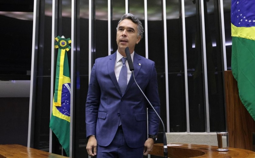 Em pronunciamento no plenário, deputado Rafael Brito evidencia educação de AL 