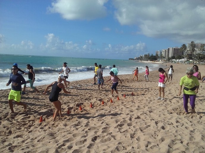 Academia Maceió realiza aula de zumba e treino funcional