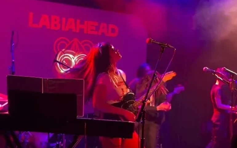 Depois do Radiohead, o Labiahead: atriz e musicista Lena Hall comenta criação de banda cover formada por mulheres