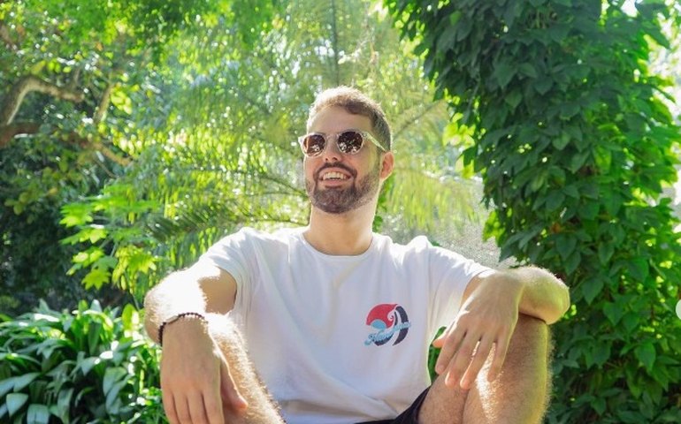 Matheus Costa fala de repercussão do apartamento com luzes neon e revela pedido ao arquiteto: 'Espero inspirar'