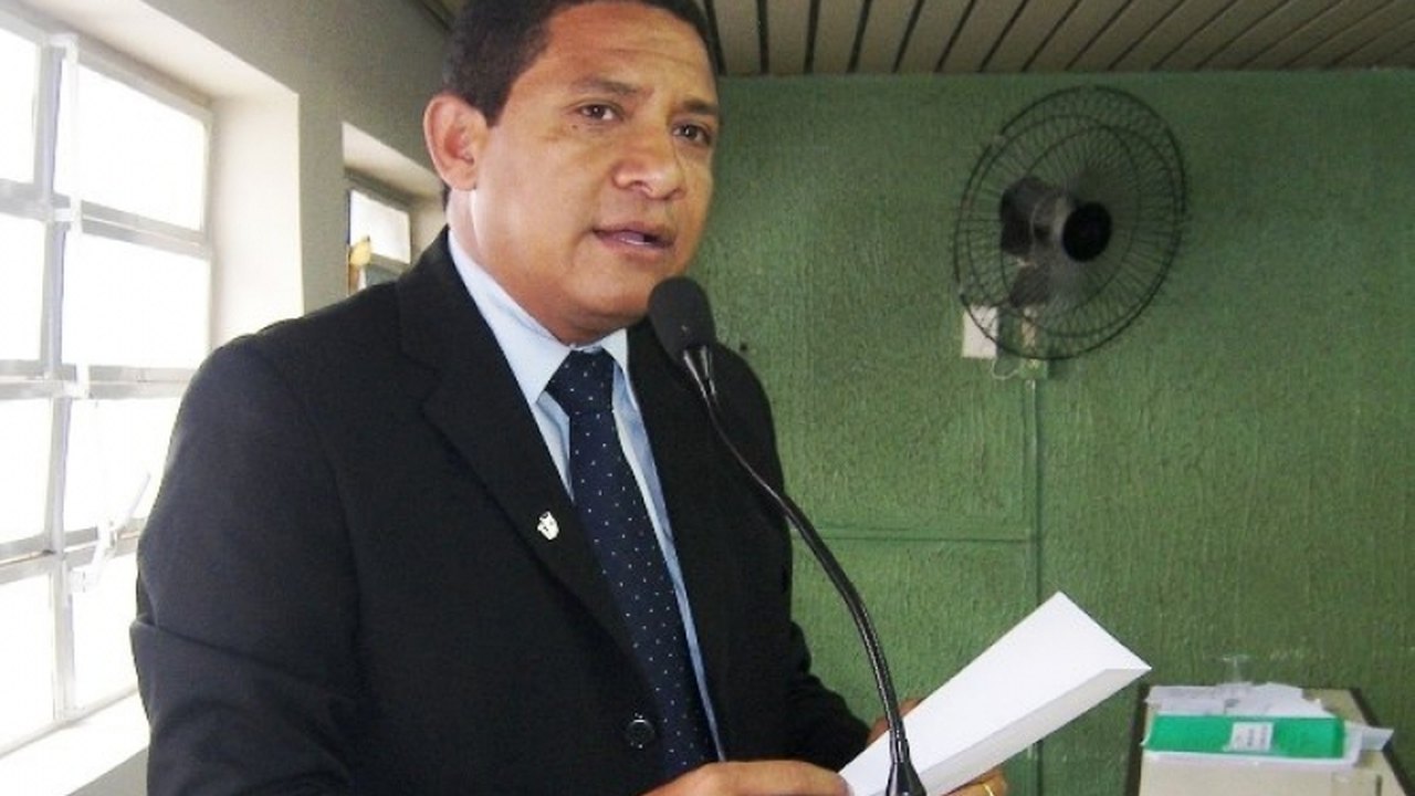 Júlio Cézar comunica seu afastamento da Câmara de Palmeira