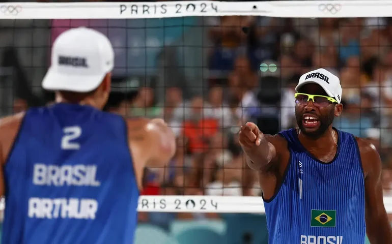 Paris-2024: Evandro e Arthur perdem e Brasil já não tem mais chances de medalha no vôlei de praia masculino